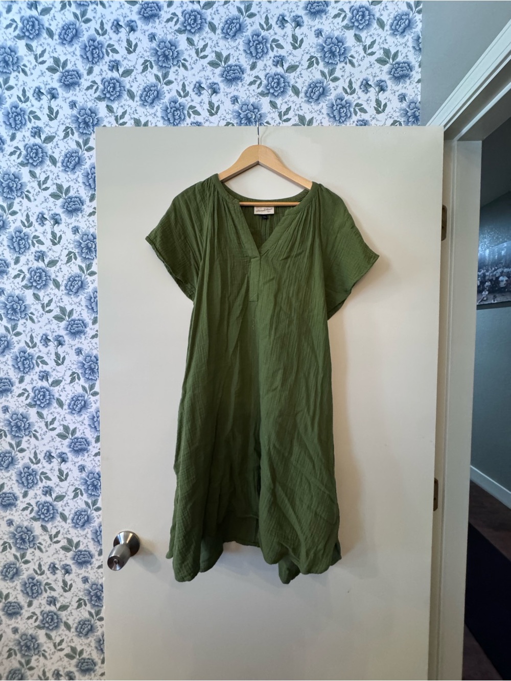 Universal Thread Olive Green V-Neck Short Sleeve Tunic Dress